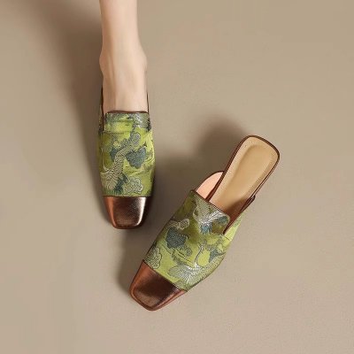 New Chinese style Chinese style half-slippers for women with embroidered thick heels high-end low-heel color-blocking muller sandals with skirt