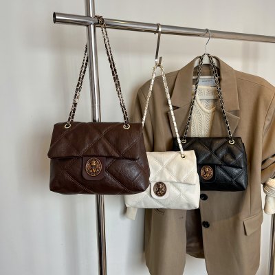 High-end light luxury bag for women's shoulder commuting underarm bag niche design diamond chain crossbody bag