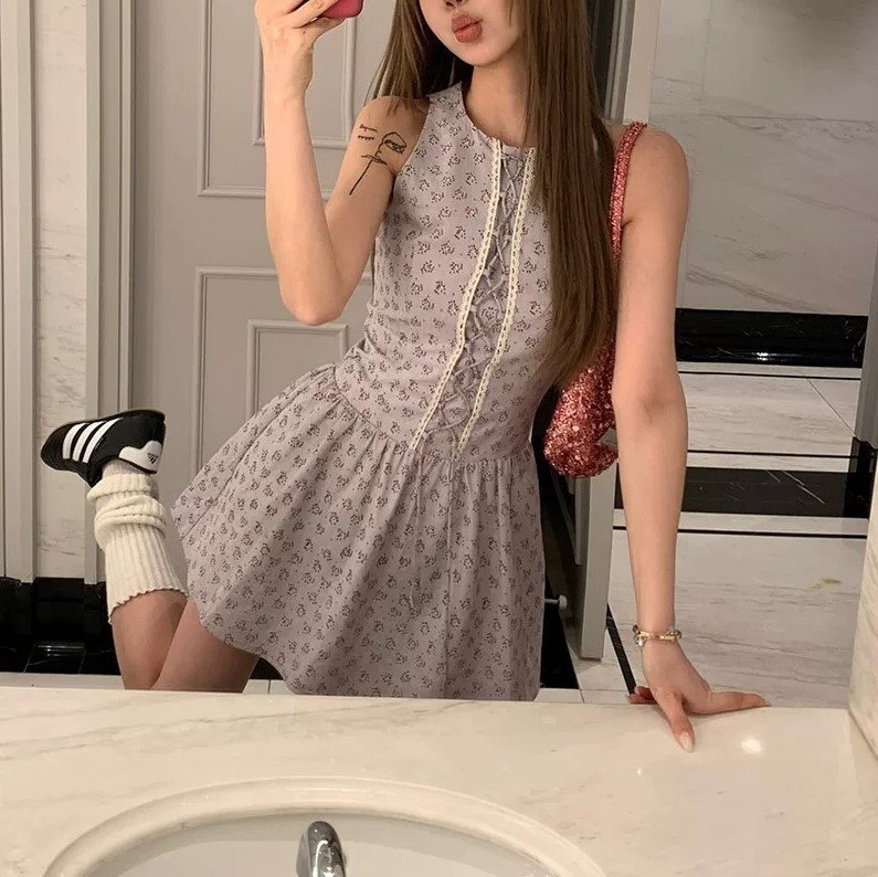 Showa girl, floral sleeveless vest dress, temperament, waist-hugging first love little white skirt