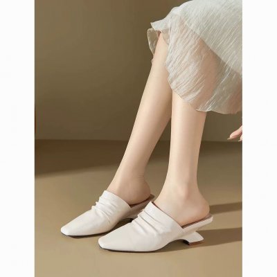 Muller slippers for women with toe half-tugging summer wear fashionable French style sandals for a fashionable