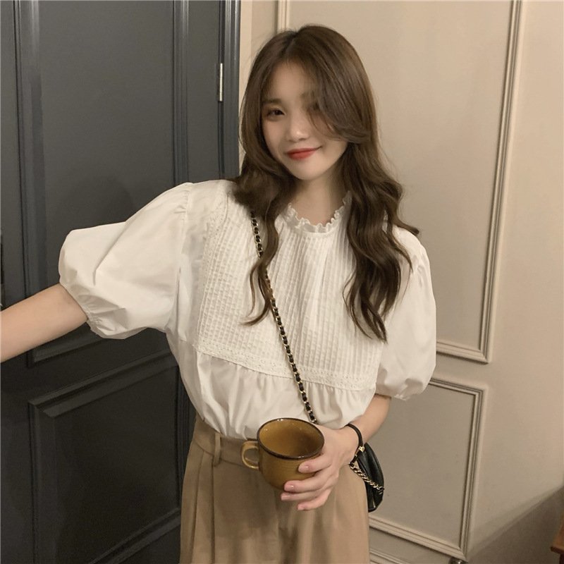 Real shot of summer white puff sleeve shirt for women in women's French retro gentle round neck temperament short-sleeved top