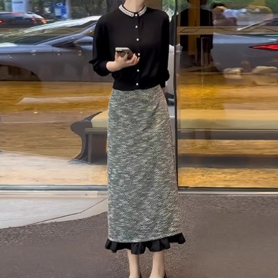 Early autumn outfits a complete set of women's salt-style light-mature black knitted tops spliced ​​skirts and temperament two-piece suit