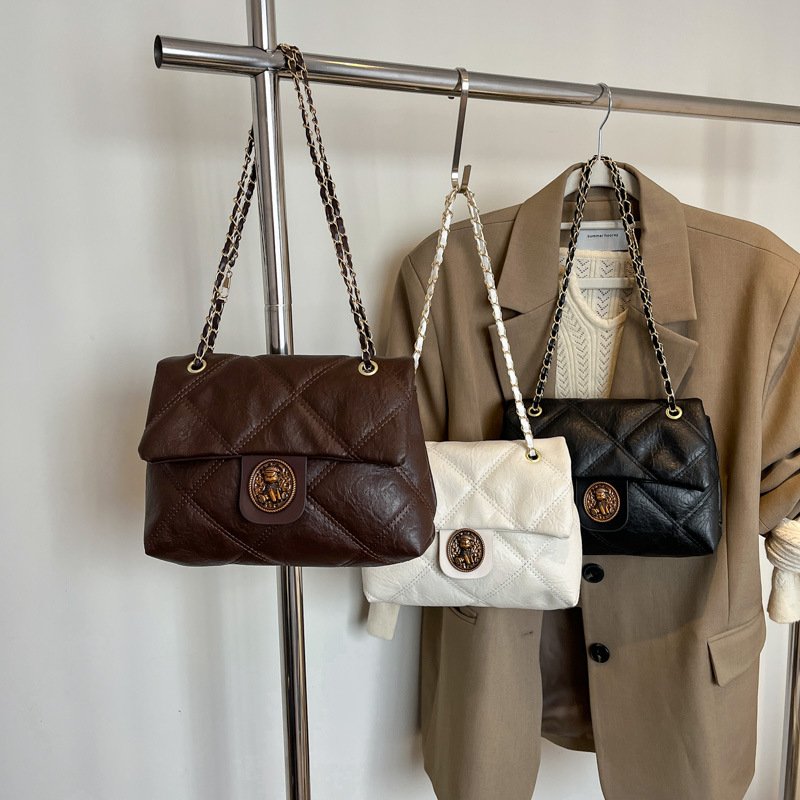 High-end light luxury bag for women's shoulder commuting underarm bag niche design diamond chain crossbody bag