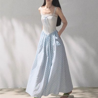 *Flowing authenticity, two-piece slim and slim suspender dress