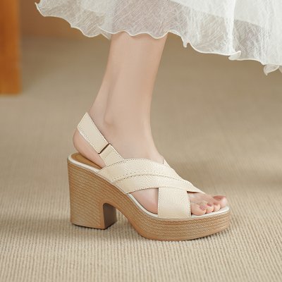 Open-toed thick-soled heeled sandals for women wearing soft leather straps and fashionable shoes for summer small high heels