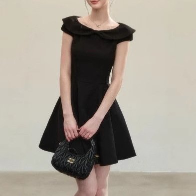 Temperament one-shoulder black dress in summer waist-hugging French high-end puffy short skirt