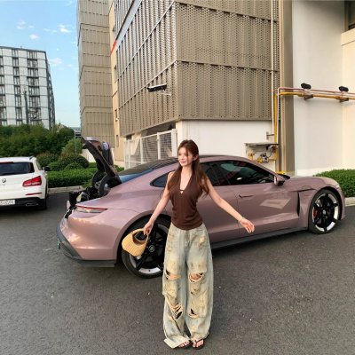 Real shot of halter neck and neck strap top for women heavy industry ink splashing old retro ripped jeans floor trousers