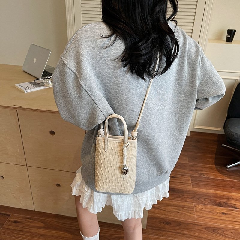 Korean niche design simple and fashionable commuting bag for women in summer mini crossbody mobile phone small square bag