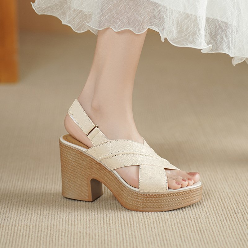 Open-toed thick-soled heeled sandals for women wearing soft leather straps and fashionable shoes for summer small high heels