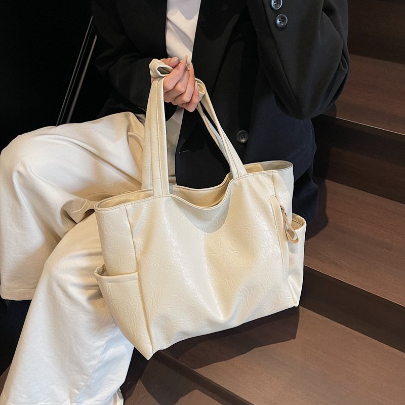 Large capacity bag for women with niche design retro casual and fashionable tote bag business trip commuting shoulder bag